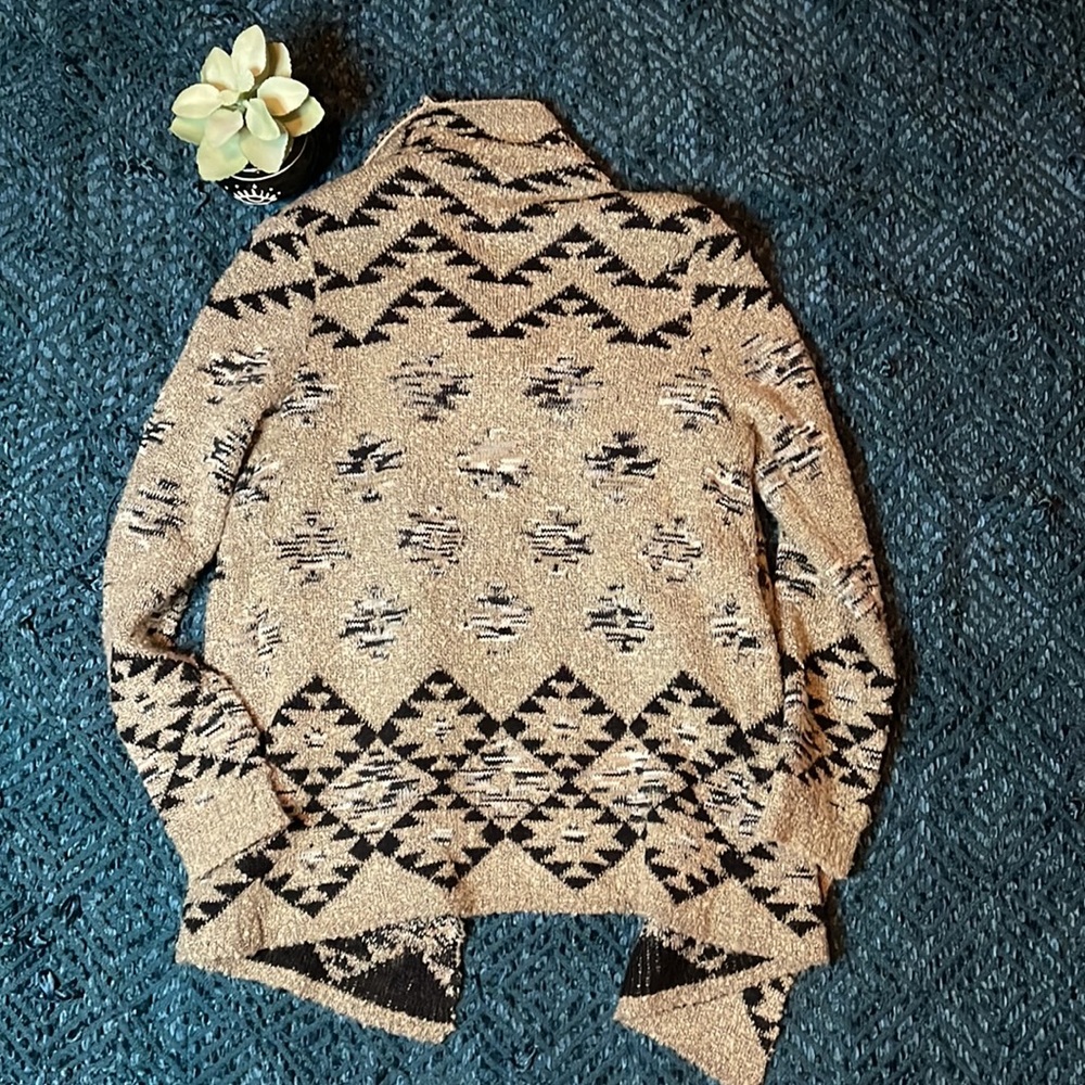 Aztec sweater - Picture 3 of 3